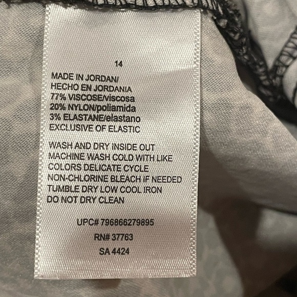 Rafaella Multicolor Leopard Print Comfort Capri Pants Women's size 14 used - Picture 6 of 7